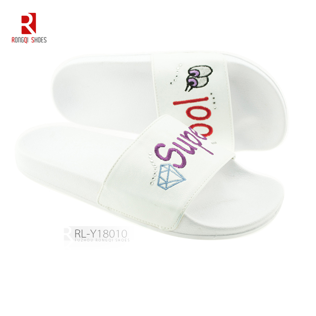 Embroidered upper summer comfortable beach slider slippers