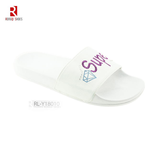 Embroidered upper summer comfortable beach slider slippers